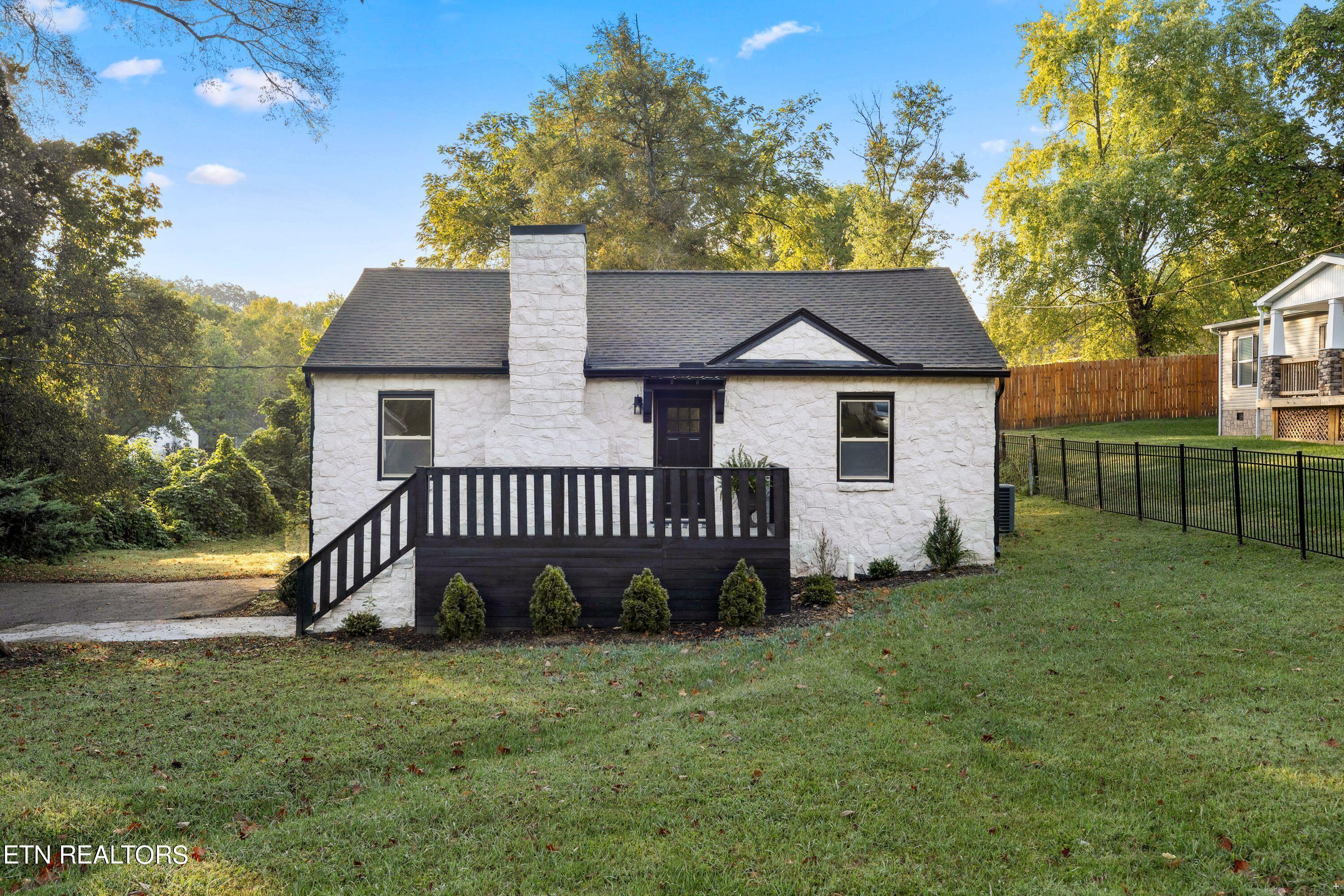 Wilson Ave, Knoxville, TN 37914