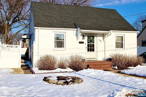 604 Elm Ave, Saddle Brook, NJ, 07663-4905 | Card Image