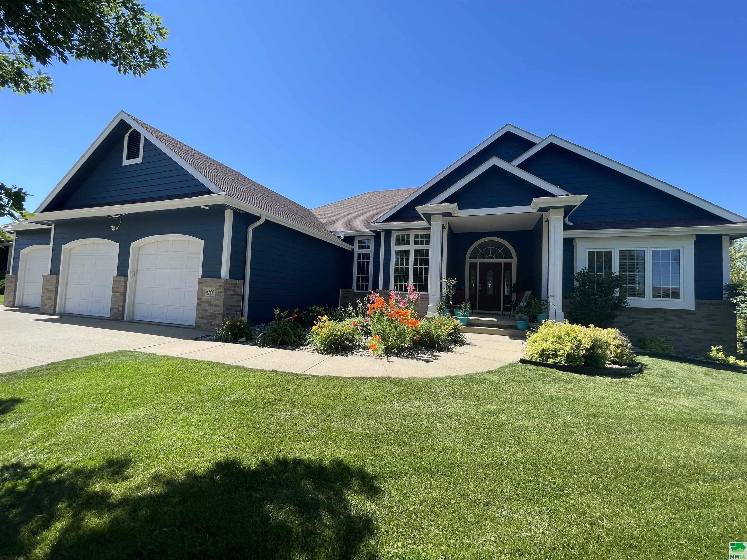 Cantebury Ct, Sioux City, IA 51106