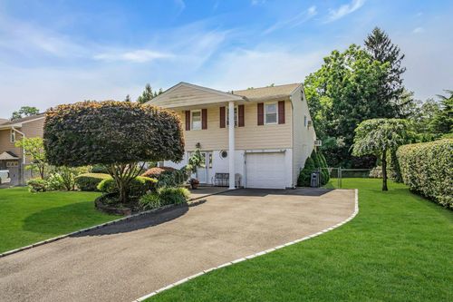 81 Tulipwood Dr, Commack, NY, 11725-5624 | Card Image