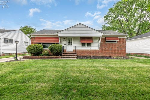 6833 Maplewood Road, Parma, OH, 44130 | Card Image