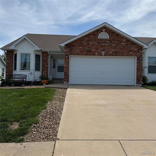 1024 Pin Oak Dr, Warrenton, MO, 63383-1380 | Card Image
