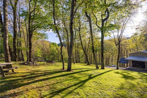 752 Mud Creek Rd, Lansing, NC, 28643-8883 | Card Image