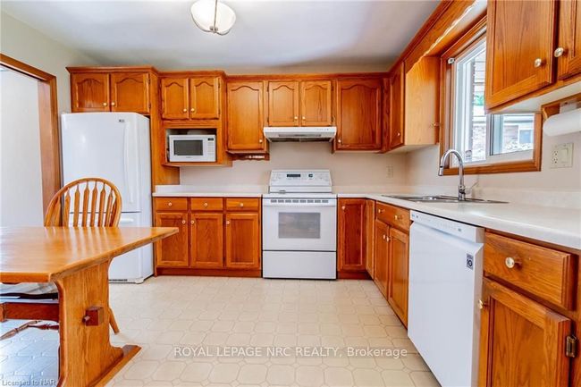 601 Bunting Rd, House other with 3 bedrooms, 2 bathrooms and 6 parking in Saint Catharines ON | Image 15
