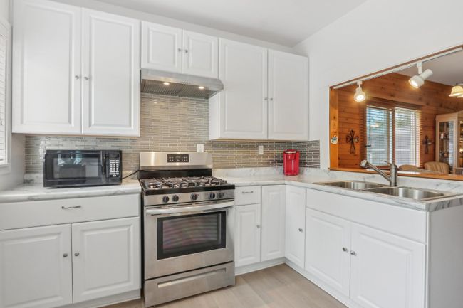 38332 N 8 Th St, House other with 3 bedrooms, 2 bathrooms and 2 parking in Spring Grove IL | Image 7