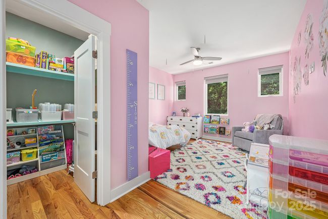 Upper level bedroom with full bathroom and walk in closet | Image 24