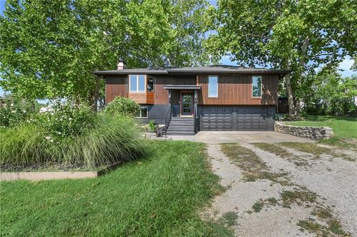 8540 Ottawa St, De Soto, KS, 66018-8312 | Card Image