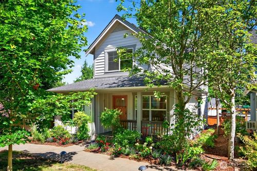 15735 Dayton Avenue N, Shoreline, WA, 98133 | Card Image