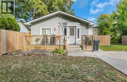 2318 Charl Ave, Windsor, ON, N8X2A2 | Card Image