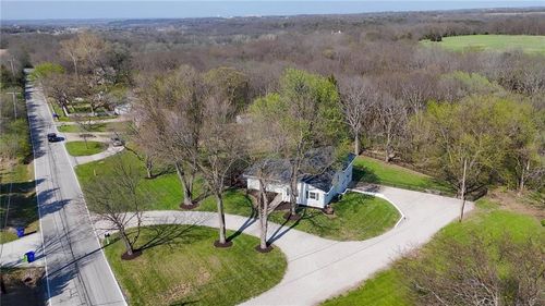 7823 Woodland Dr, Shawnee, KS, 66218-9771 | Card Image