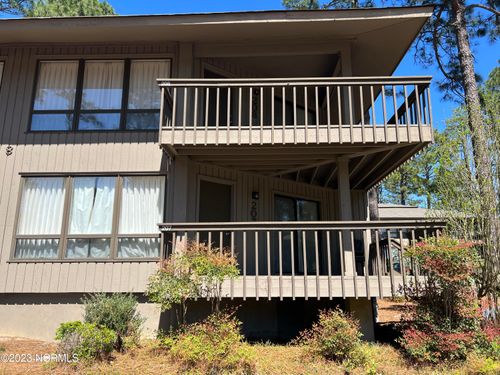 207 Foxkroft Dr, Foxfire Village, NC, 27281-9735 | Card Image