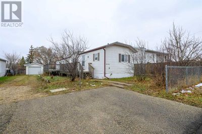 9619 101 Ave, House other with 3 bedrooms, 2 bathrooms and 3 parking in Clairmont AB | Image 1