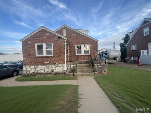 9010 Eden Ave, Affton, MO, 63123-4117 | Card Image