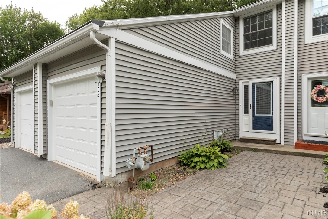 Softwind Cir, Baldwinsville, NY 13027