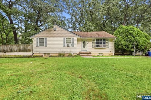 76 Page Drive, Oakland, NJ, 07436 | Card Image