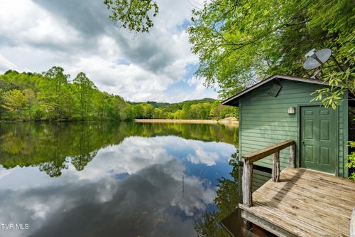 150 Ripshin Lake Rd, Roan Mountain, TN, 37687-3767 | Card Image
