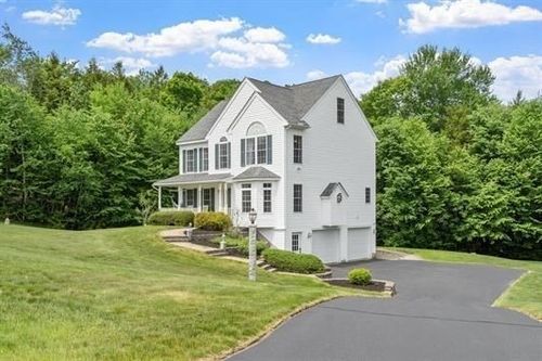 8 Jana Cir, Sandown, NH, 03873-2161 | Card Image