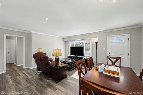 29646 Robert Dr, Livonia, MI, 48150-3048 | Card Image