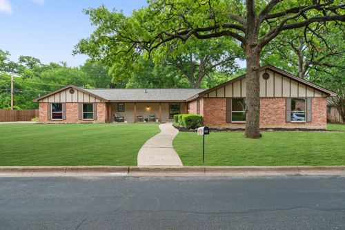 532 Holder Dr, Hurst, TX, 76053-6838 | Card Image