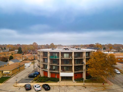 apt-204-3900 95th St, Evergreen Park, IL, 60805-1916 | Card Image