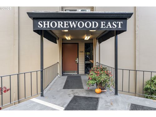 5585 E Evergreen Blvd, Vancouver, WA, 98661-6647 | Card Image