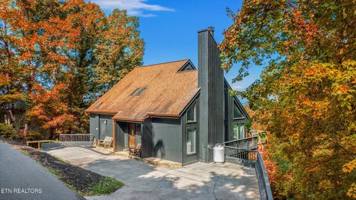1679 Zurich Rd, Gatlinburg, TN, 37738-3706 | Card Image