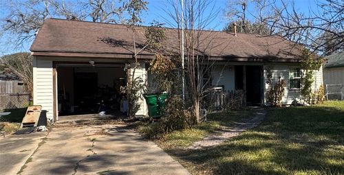 913 Southampton St, Angleton, TX, 77515-3537 | Card Image