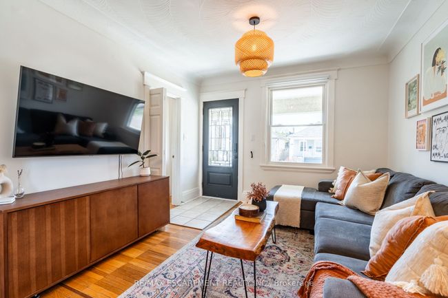 114 London St N, House other with 3 bedrooms, 2 bathrooms and 2 parking in Hamilton ON | Image 6