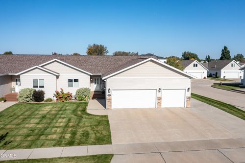 804 Santa Fe Ave, Bismarck, ND, 58504-7667 | Card Image