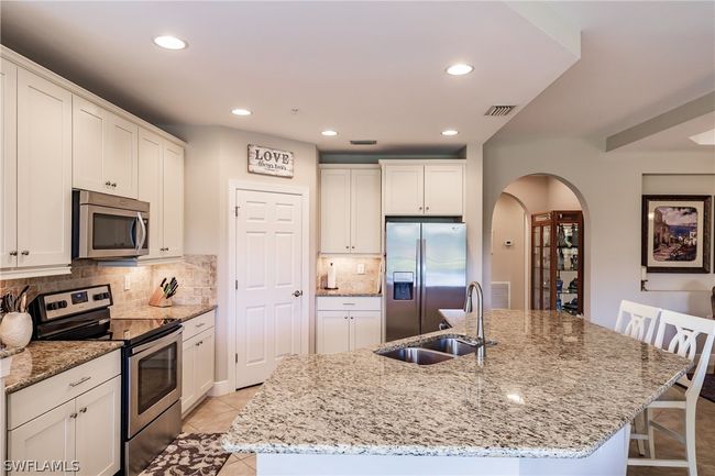 YOU'RE GONNA LOVE THIS KITCHEN! SOFT-CLOSE DRAWERS & PULL-OUT CABINETS! | Image 15