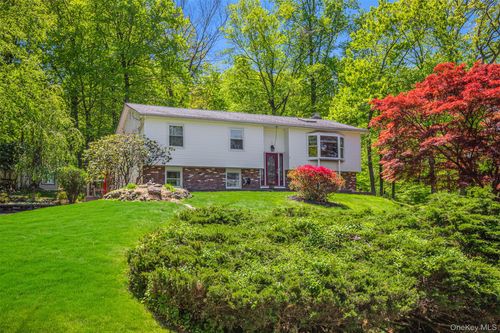 5 Leadore Ln, Pomona, NY, 10970-3616 | Card Image