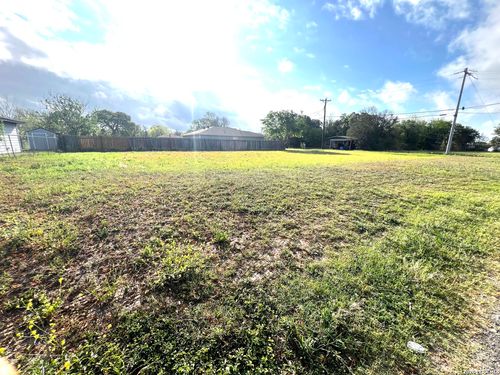 772 Johnson Ave, Seguin, TX, 78155-6314 | Card Image