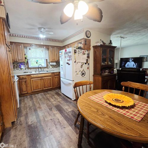 1105 N 3rd St, Oskaloosa, IA, 52577-2312 | Card Image