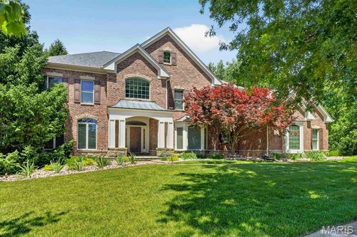 1059 Greystone Manor Pkwy, Chesterfield, MO, 63005-4946 | Card Image