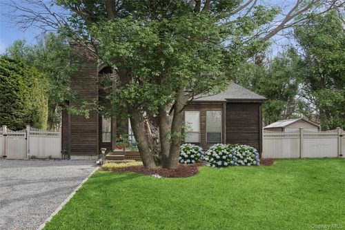 131 Lewis Rd, East Quogue, NY, 11942-4119 | Card Image