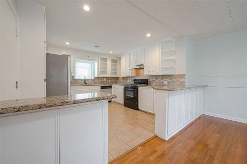 4923 Poinciana Dr, Houston, TX, 77092-5618 | Card Image