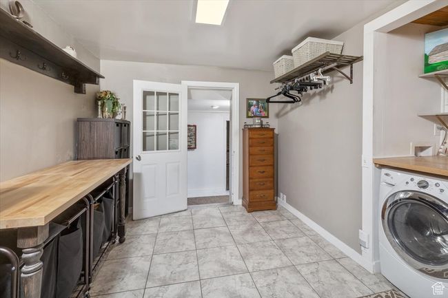 Laundry area with washer / clothes dryer | Image 23