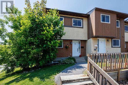 44-35 Bering Court, Ottawa, ON, K2L2B8 | Card Image