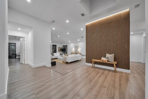 7001 Rocky Top Cir, Dallas, TX, 75252-6113 | Card Image