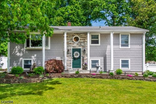 42 Summit Rd, Oak Ridge, NJ, 07438-9540 | Card Image