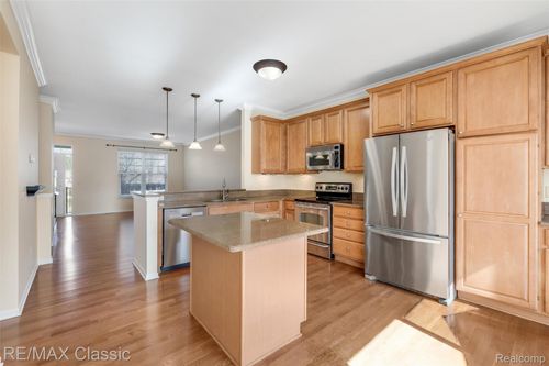 8114 Heron Hills Dr, Wolverine Lake, MI, 48390-1419 | Card Image