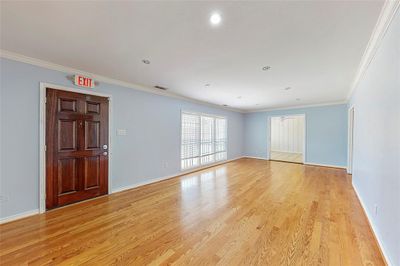 Large Family Room | Image 3