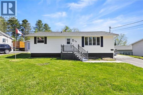 18 Hollybrook St, Fredericton, NB, E3A4N7 | Card Image
