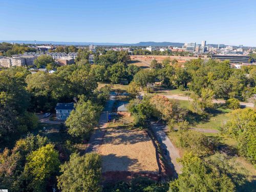 11 Urban St, Greenville, SC, 29605-3834 | Card Image