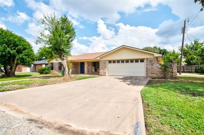 4941 Hialeah Drive, House other with 3 bedrooms, 2 bathrooms and null parking in Abilene TX | Image 2