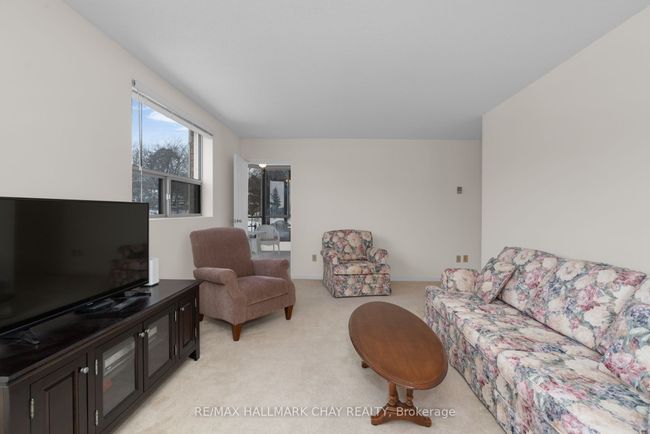 208 - 291 Blake St, Condo with 2 bedrooms, 2 bathrooms and 2 parking in Barrie ON | Image 5