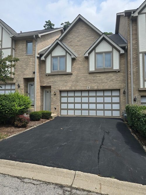 5-5 Cliffside Circle Dr, Willow Springs, IL, 60480-1396 | Card Image