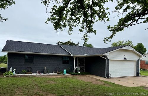 1101 Wade Wells Dr, Henryetta, OK, 74437-2437 | Card Image
