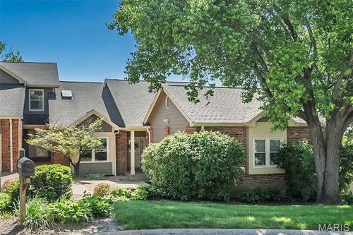 14316 Willow Spring Hill Dr, Chesterfield, MO, 63017-5723 | Card Image