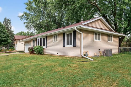 921 Cortland Dr S, Apple Valley, MN, 55124-8996 | Card Image